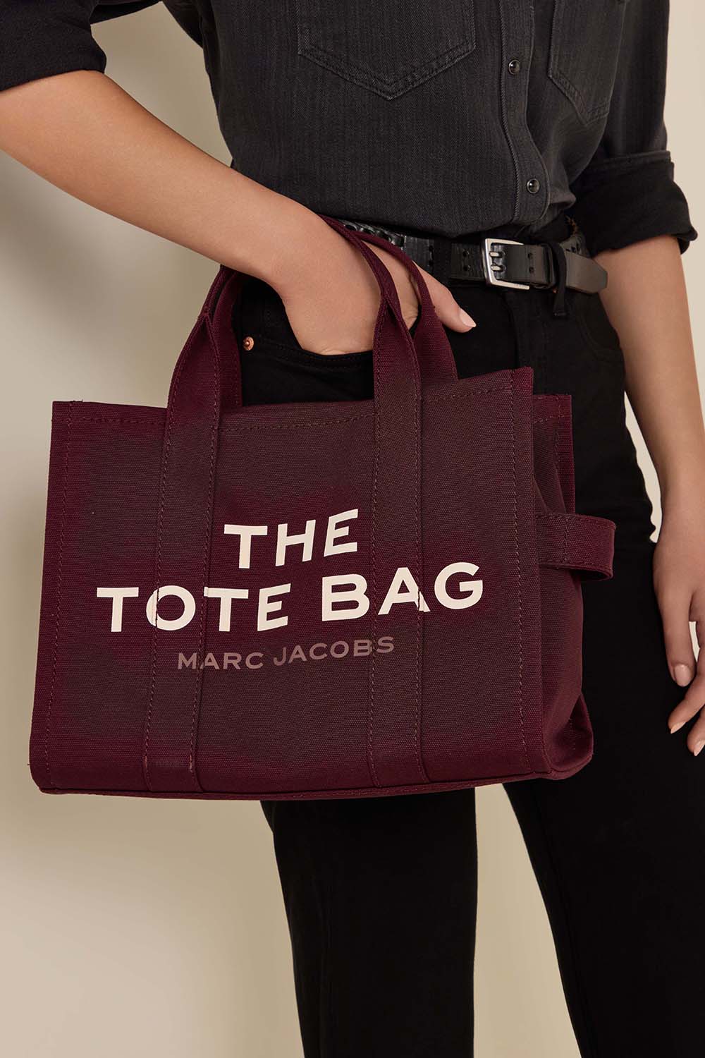 תמונת כל הלוק של תיק טוט מדיום